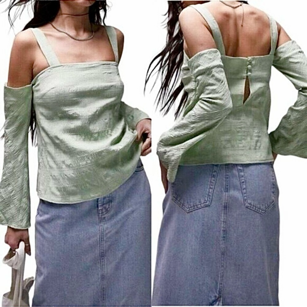 Topshop Textured Cold Shoulder Top • Bell Sleeves • Size 6